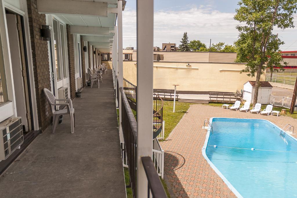 Motel Labarre Longueuil Buitenkant foto