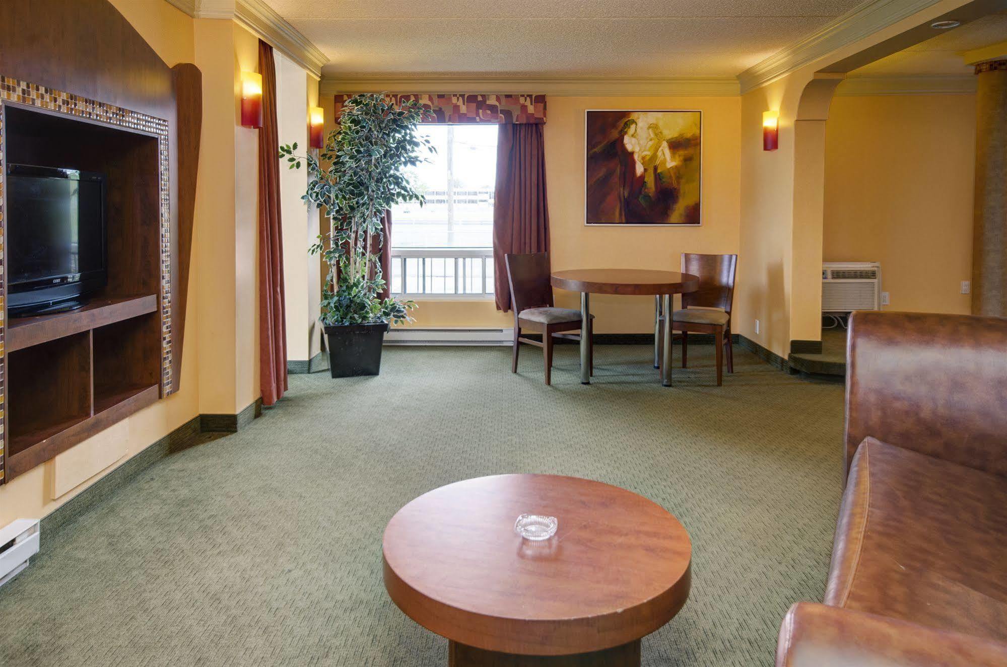 Motel Labarre Longueuil Buitenkant foto