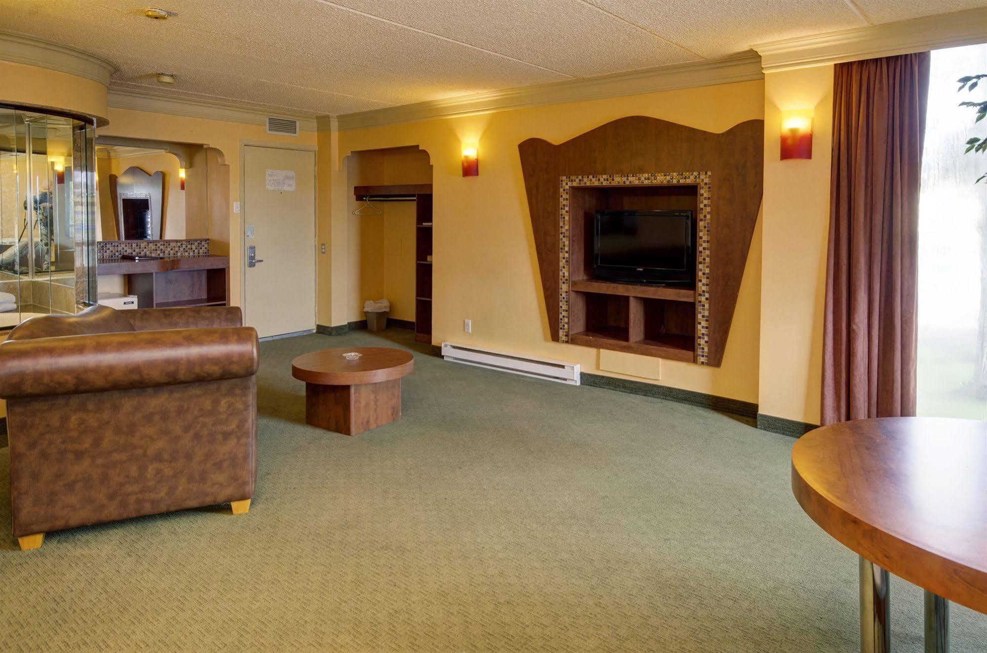 Motel Labarre Longueuil Buitenkant foto