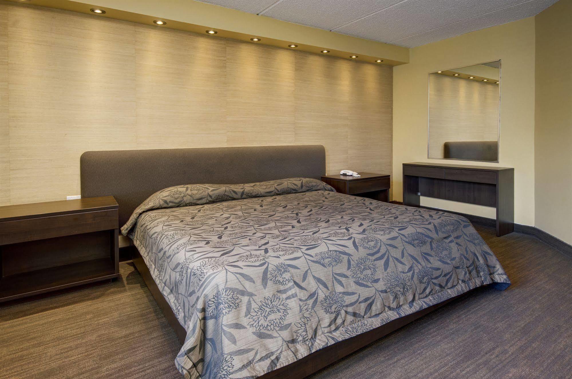 Motel Labarre Longueuil Buitenkant foto